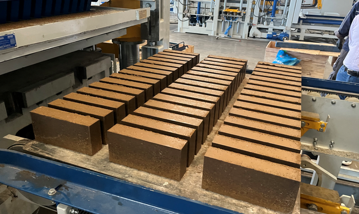 ZN1500 täysin automaattinen tiilenvalmistuskone antaa Itä-Kiinan asiakkaalle mahdollisuuden lieteresurssien käyttöön